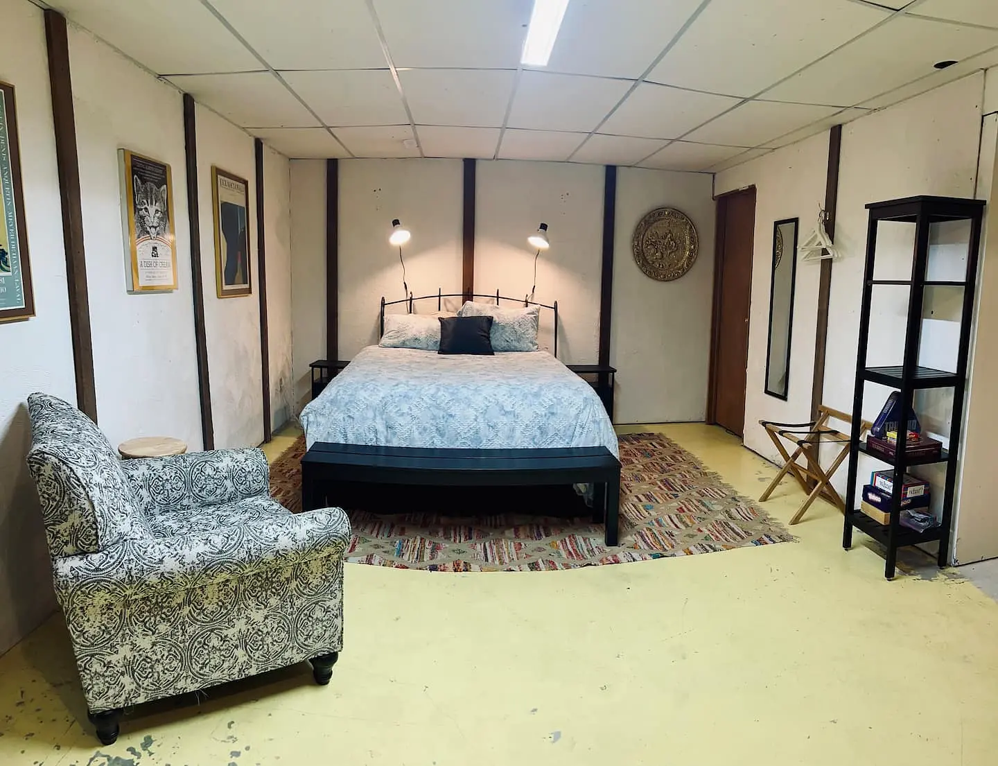 Queen bed in the downstairs open area